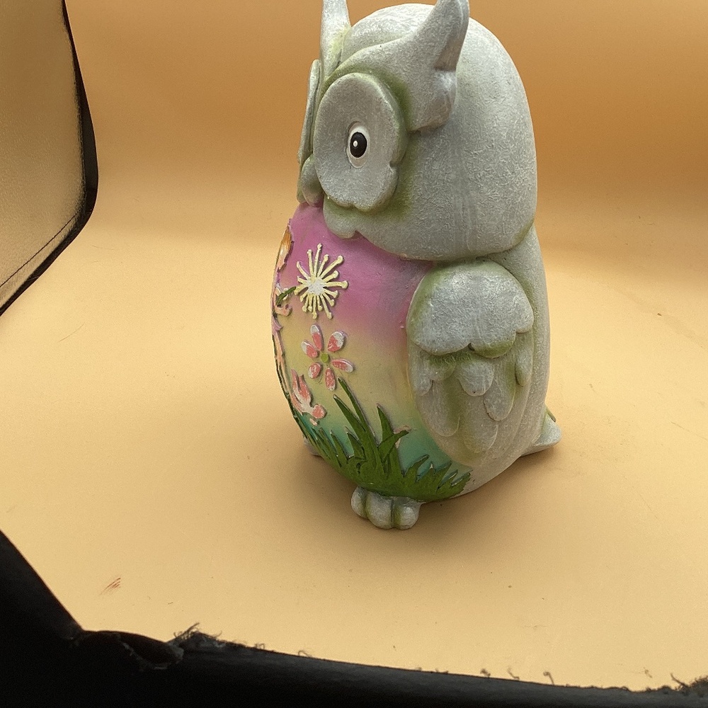 Resin owl with fairy and flowers on front - Picture 2 of 4